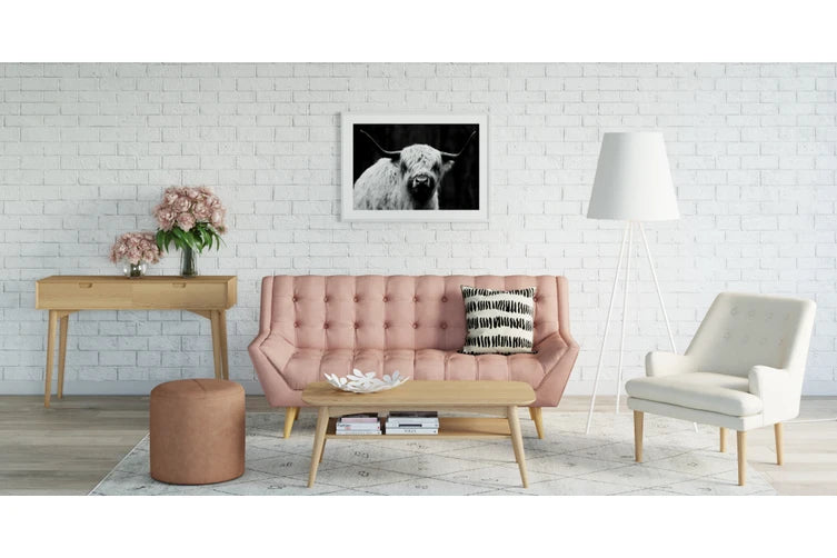 Pia2sMiaconsolemiacoffeeAlexasmallleatherLoki_Lifestyle